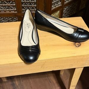 Life Stride Black Flats with Bow Detail